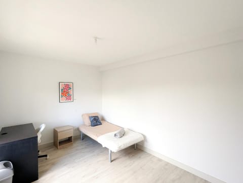 Bed, Photo of the whole room, Seating area, Bedroom