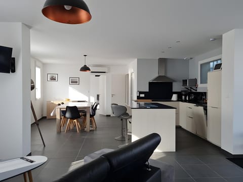 Property building, Kitchen or kitchenette, Living room