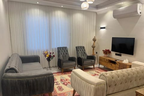 Communal lounge/ TV room, TV and multimedia, Living room, Seating area