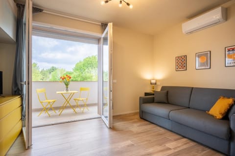 Living room, Seating area, air conditioner
