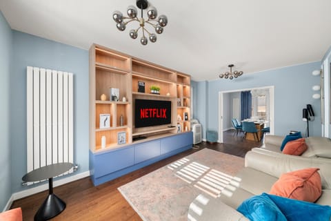 TV and multimedia, Living room, Seating area