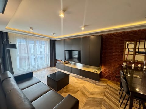 Communal lounge/ TV room, TV and multimedia, Living room, Seating area, Evening entertainment