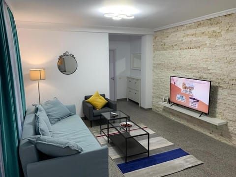 Communal lounge/ TV room, TV and multimedia, Living room, Seating area, Evening entertainment