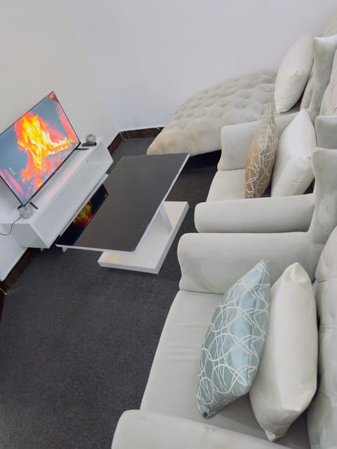 Communal lounge/ TV room, TV and multimedia, Living room, Seating area