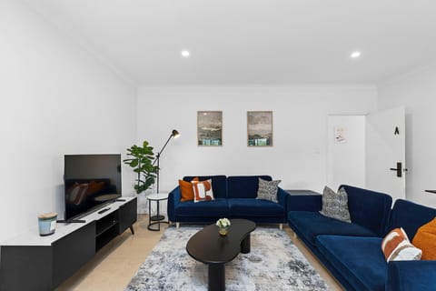 TV and multimedia, Living room, Decorative detail