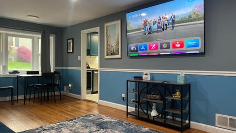 TV and multimedia, Living room, Photo of the whole room, Dining area