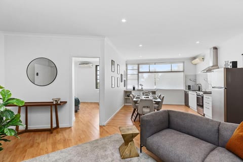 Living room, Decorative detail, Dining area