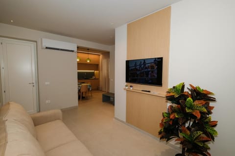TV and multimedia, Kitchen or kitchenette, Living room
