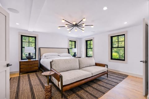 Stunning West End Retreat w/ Hot Tub + Roof Deck House in Provincetown