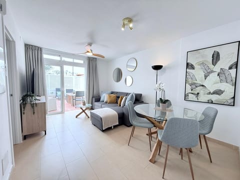 TV and multimedia, Living room, Seating area, Dining area