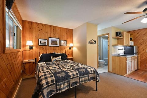 Bed, Kitchen or kitchenette