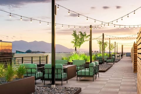 Balcony/Terrace, Mountain view