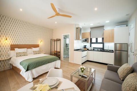 Bed, Kitchen or kitchenette, Photo of the whole room, Bedroom