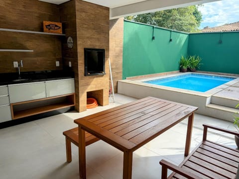 Swimming pool, Swimming pool