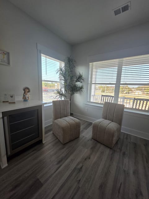 Atlantic Breeze Retreat House in Atlantic Beach