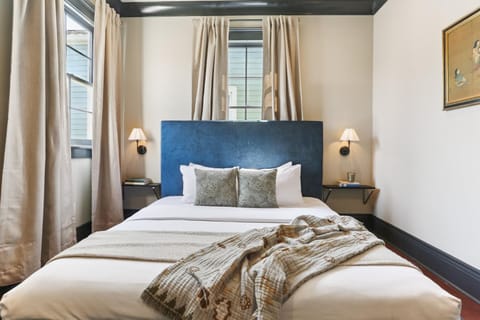 Designer Home on Magazine Pool and Spa House in Warehouse District