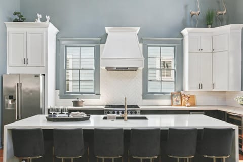 Designer Home on Magazine Pool and Spa House in Warehouse District