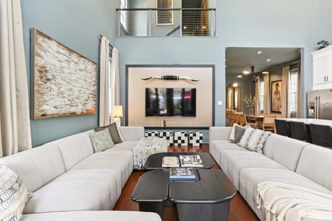 Designer Home on Magazine Pool and Spa House in Warehouse District