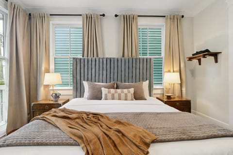 Grand Lush Home with Heated Pool House in Warehouse District