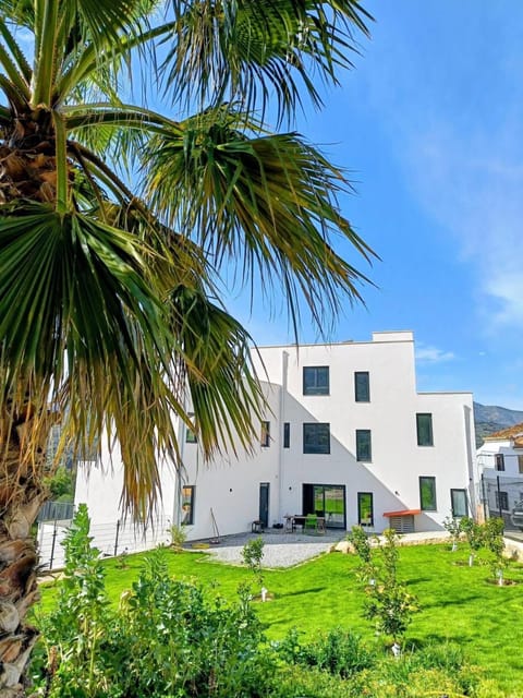 Property building, Day, Natural landscape, Garden, Garden view
