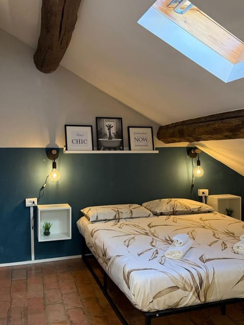 Bed, Photo of the whole room
