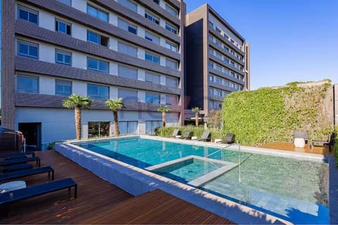 Pool view, Swimming pool, sunbed