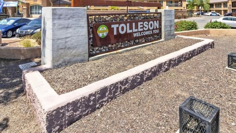 Tolleson Studio Pool & Gym Access for 2 Apartment in Estrella Village