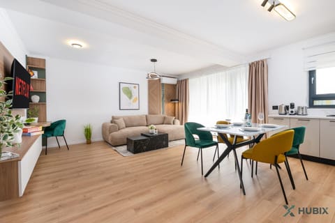 TV and multimedia, Kitchen or kitchenette, Living room, Photo of the whole room, Seating area, Dining area, Bedroom
