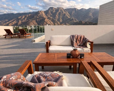 View (from property/room), Balcony/Terrace, Balcony/Terrace, Seating area, Mountain view