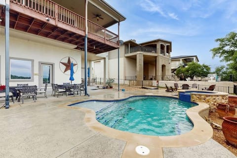 Property building, Patio, Day, Swimming pool, Swimming pool