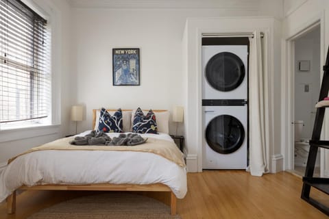 Bed, Photo of the whole room, Bedroom, wardrobe, laundry