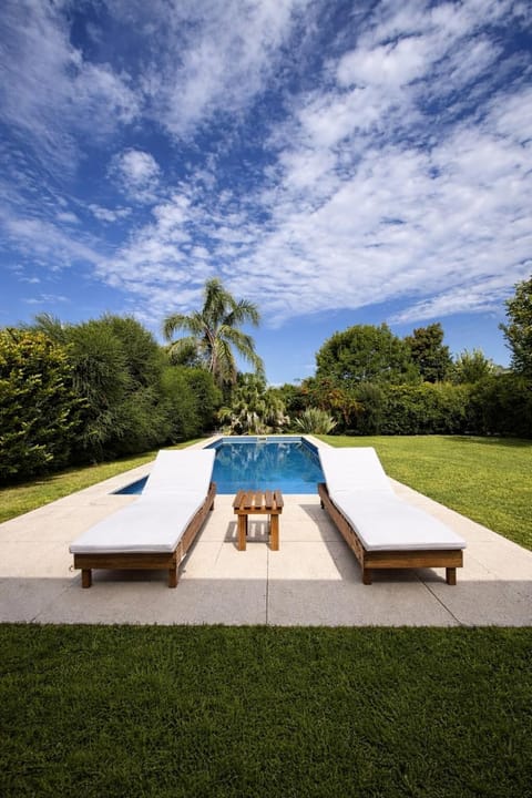 Day, Natural landscape, Garden, Garden, Garden view, Pool view, Swimming pool, sunbed