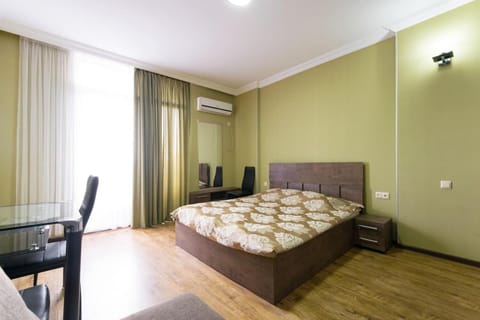 Bed, Photo of the whole room, Decorative detail, Decorative detail