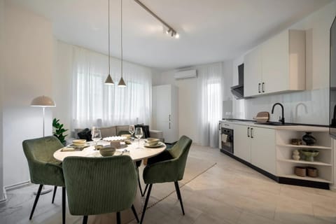 Kitchen or kitchenette, Seating area, Dining area