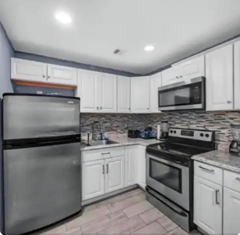 Spacious 4BR Home Work Friendly near Fort Lauderdale Airport House in Lauderhill