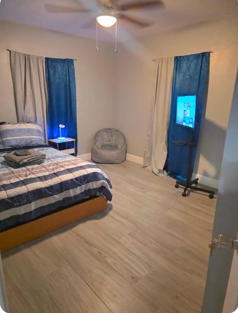 Spacious 4BR Home Work Friendly near Fort Lauderdale Airport House in Lauderhill