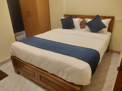 Bedroom, wardrobe