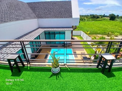 Balcony/Terrace, Swimming pool