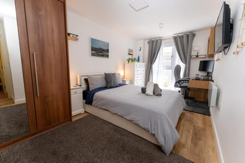 Photo of the whole room, wardrobe