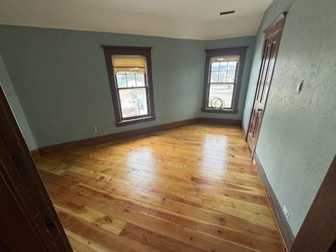 Historic 1908 Wamsley House-Completing Renovation! House in Hamilton