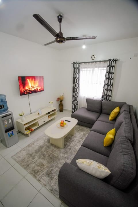 Communal lounge/ TV room, TV and multimedia, Living room, Seating area