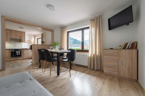 TV and multimedia, Living room, Seating area, Dining area