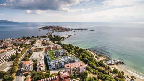 Property building, Nearby landmark, Neighbourhood, Garden, Beach, Sea view