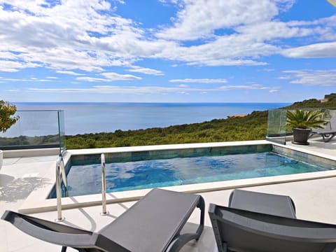 Natural landscape, View (from property/room), Balcony/Terrace, Sea view, Swimming pool, sunbed