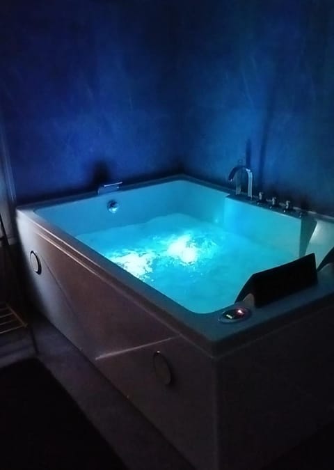 Hot Tub, Bath