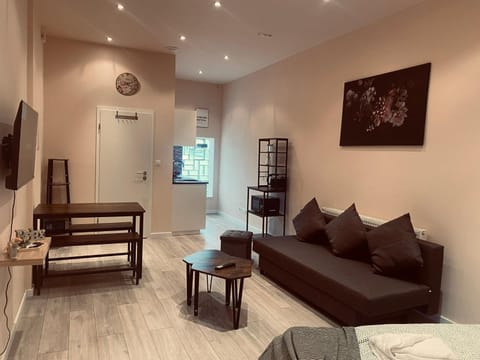 Communal lounge/ TV room, TV and multimedia, Living room, Seating area, Evening entertainment, acessibility