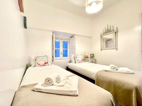 Bedroom, towels