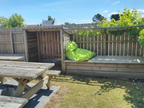 Day, Garden view