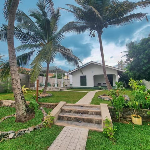 Property building, Day, Garden, Garden view