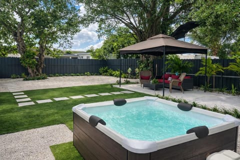 Spring, Natural landscape, Garden, Hot Tub, Garden view, Pool view, Swimming pool